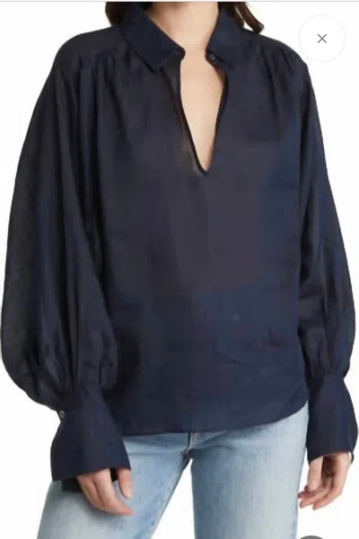 Frame Keyhole Popover Blouse In Navy In Blue