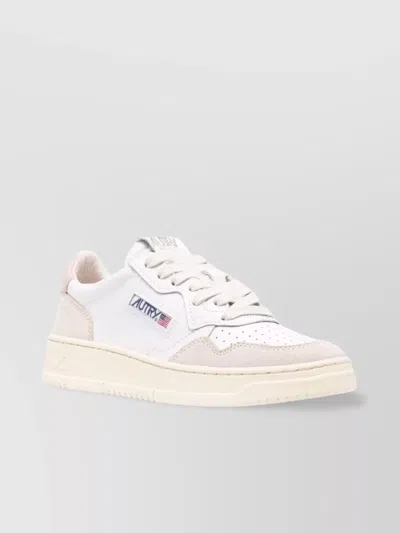 Autry Medalist Low Sneakers In Neutral
