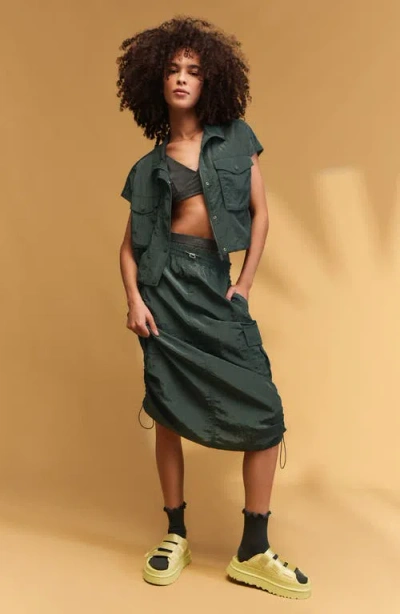 Ugg 44mm Golden Glow Tpu Sandals In Green