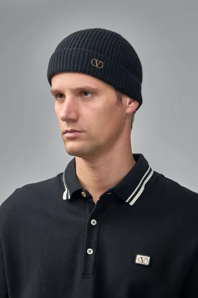 Valentino Garavani Cashmere Ribbed Texture Beanie With Turn-up Brim In Black