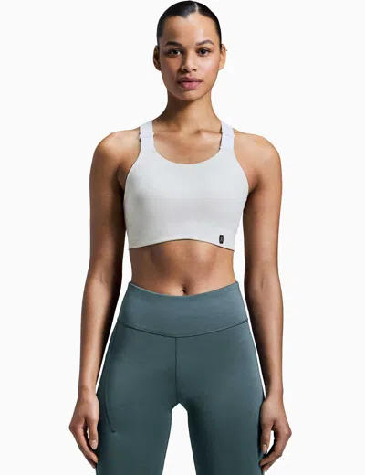 On Women's Train Sports Bra In White