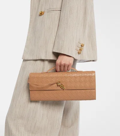 Bottega Veneta Womens Biscuit-m Brass Andiamo Intrecciato Leather Clutch Bag In Brown