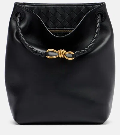 Bottega Veneta Andiamo Small Leather Bucket Bag In Black