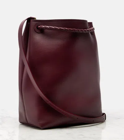 Bottega Veneta Andiamo Small Leather Bucket Bag In Burgundy