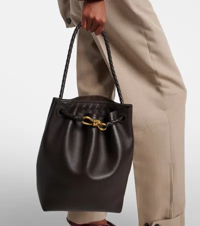 Bottega Veneta Andiamo Small Leather Bucket Bag In Brown