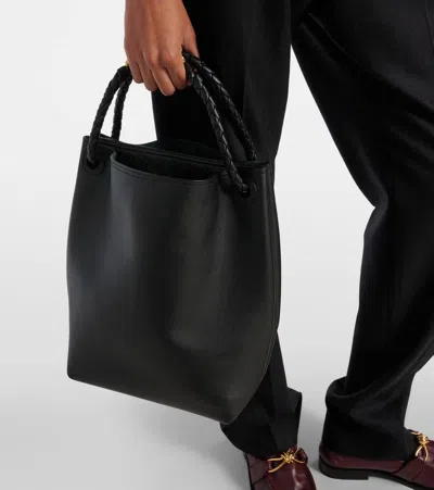 Bottega Veneta Andiamo Small Leather Bucket Bag In Black