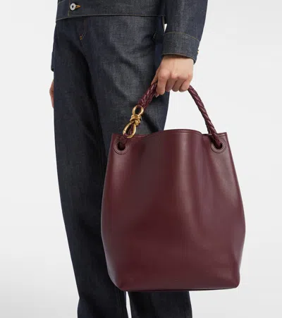 Bottega Veneta Andiamo Small Leather Bucket Bag In Burgundy