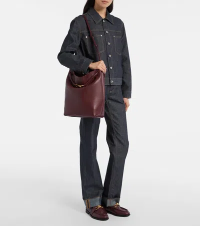 Bottega Veneta Andiamo Small Leather Bucket Bag In Burgundy