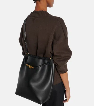 Bottega Veneta Andiamo Small Leather Bucket Bag In Black