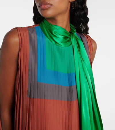 褶裥不对称中长连衣裙