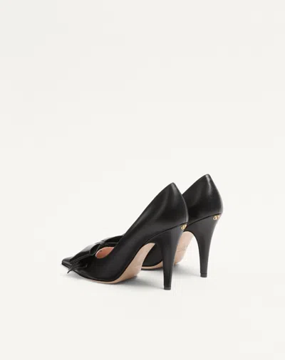 Valentino Garavani Bowow Goatskin Pumps Pointed Toe Heels In Black