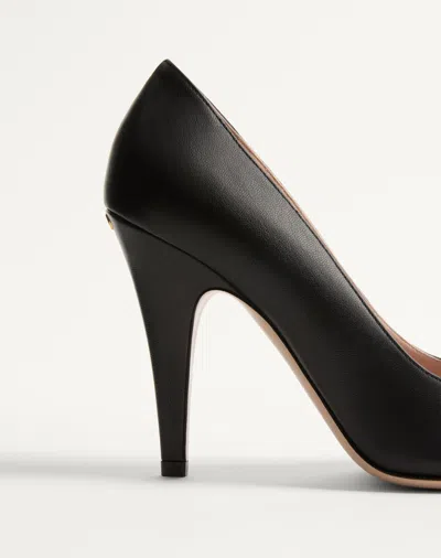 Valentino Garavani Bowow Goatskin Pumps Pointed Toe Heels In Black