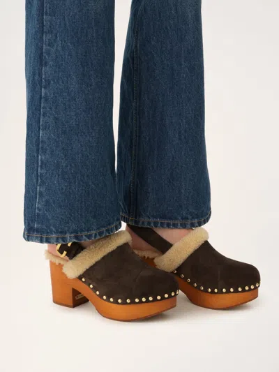 Chloé Jeannette Shearling-trimmed Suede Wedge Clogs In Brown