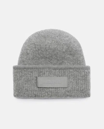 Jacquemus Soft Ribbed Knit Cap With Grosgrain Label Detail In Gray