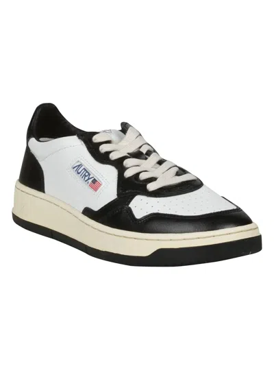 Autry "medalist Low" Leather Sneakers In Black