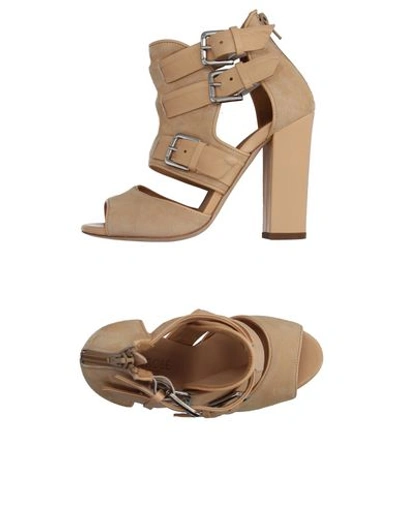 Morobē Sandals In Beige