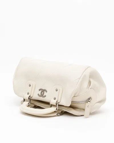 Pre-owned Chanel Cc Caviar Hobo Bag In White