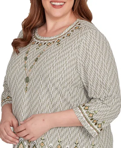 Alfred Dunner Plus Size Mount Laurel Textured Medallion Bordered Top With Necklace In Green