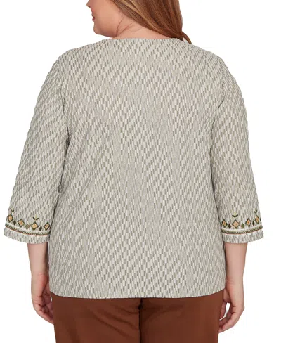 Alfred Dunner Plus Size Mount Laurel Textured Medallion Bordered Top With Necklace In Green
