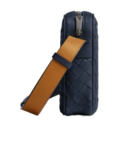 Bottega Veneta Logo Zipper Shoulder Bag In Black