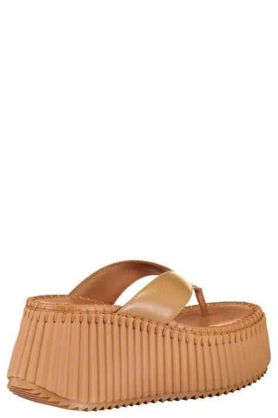 Chloé Nama 80 Leather Platform Thong Sandals In Brown