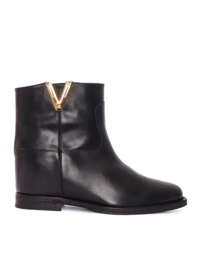Via Roma 15 Black Leather Ankle Boot With Golden "v" Detail In Black