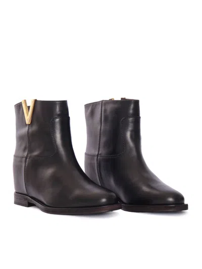 Via Roma 15 Black Leather Ankle Boot With Golden "v" Detail In Black