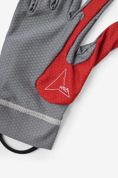 Roa Honeycomb-patterned Wrist-strap Gloves In Gray