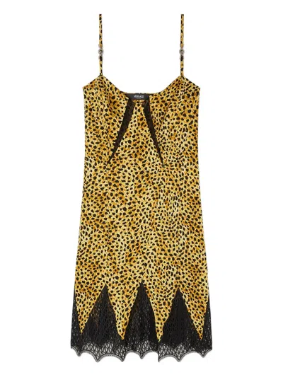 Versace Mini Robe Nuisette En Soie Cheetah Allover In Multi