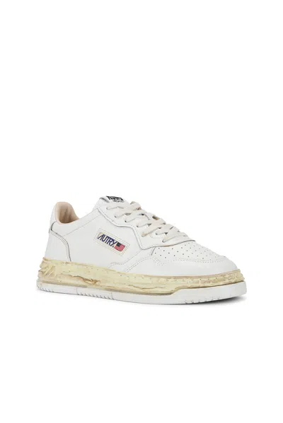 Autry Medalist Low Vintage X Mihara Yasuhiro White Sneakers With Handcrafted Sole In Leather Man In White