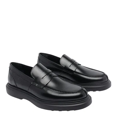 Stuart Weitzman Alvin Loafers In Black