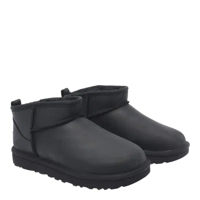 Ugg Classic Ultra Mini Black Ankle Boots With Shearling Lining In Leather Woman In Black