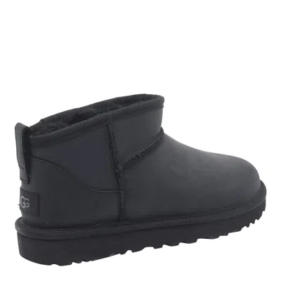 Ugg Classic Ultra Mini Black Ankle Boots With Shearling Lining In Leather Woman In Black