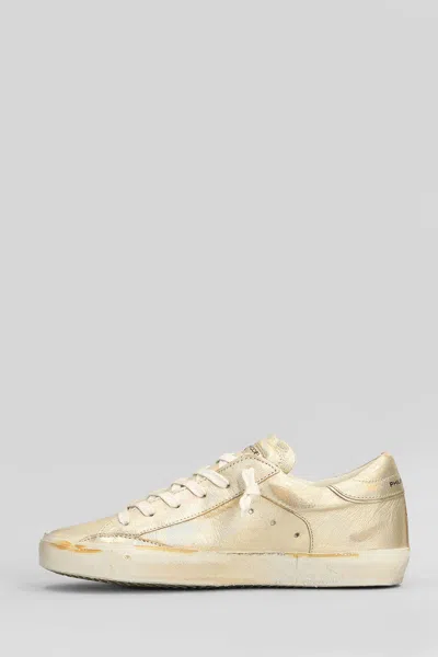 Philippe Model Prsx Low Sneakers In Gold Leather In Gold