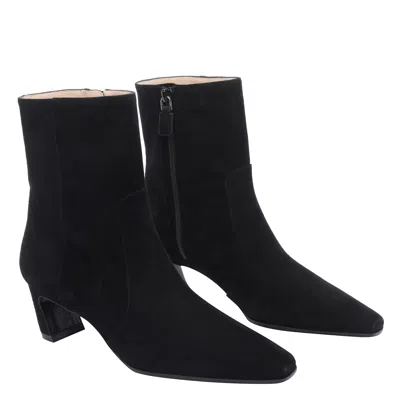 Stuart Weitzman Pointed Toe Ankle Boots With Mid-height Heel In Black
