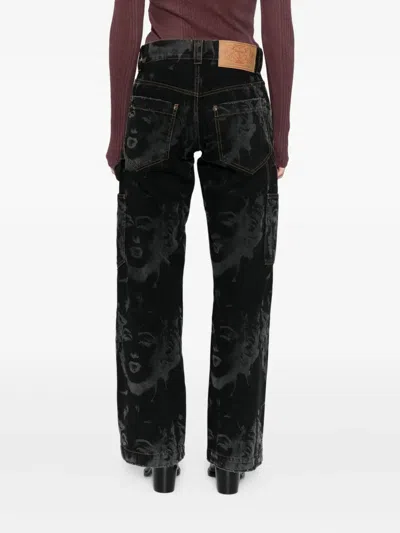 大面积图案印花牛仔裤