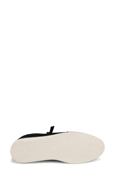 Vaneli Quill Flat In Black