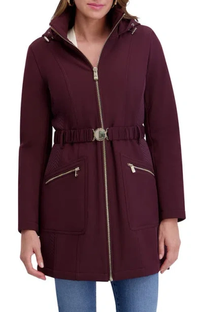 Kensie Seatbelt Buckle Hooded Softshell Jacket In Burgundy