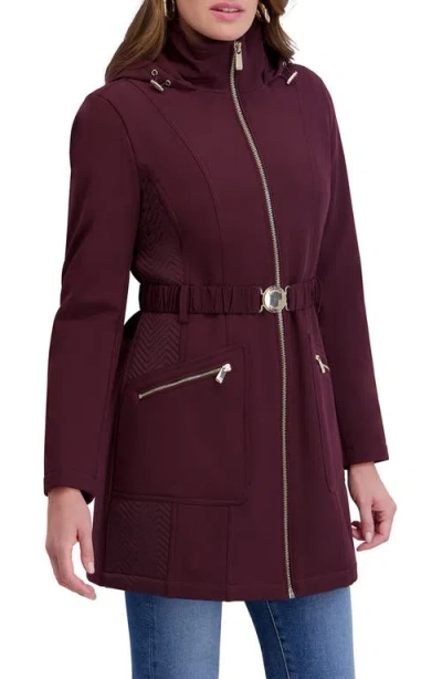 Kensie Seatbelt Buckle Hooded Softshell Jacket In Burgundy