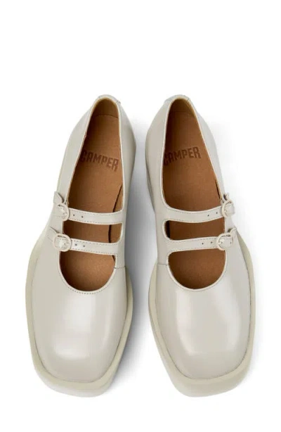 Camper Billie In White