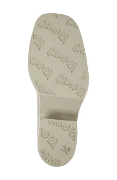 Camper Billie In White