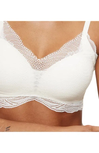 Triumph Lift Smart Wireless Bra In White