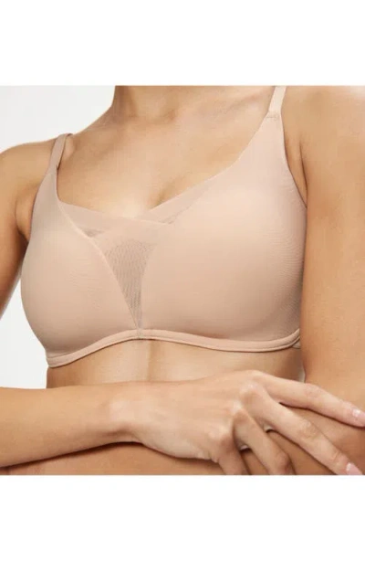 Triumph Shape Smart Wireless Bra In Neutral