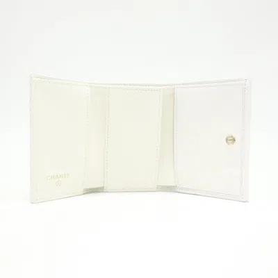 Pre-owned Chanel White Grained Calfskin Wallet (tri-fold) ()