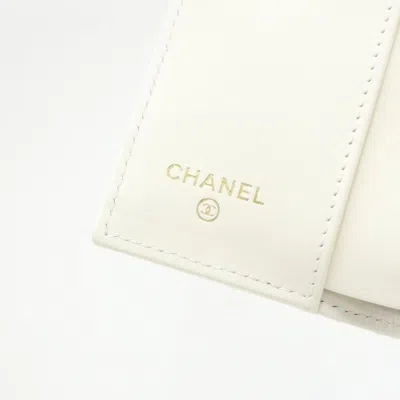 Pre-owned Chanel White Grained Calfskin Wallet (tri-fold) ()