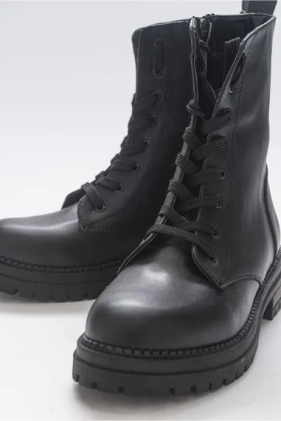 Prologue Shoes Singa Boot In Black
