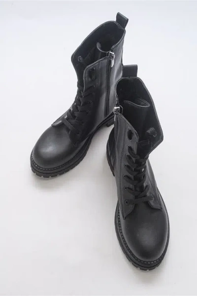 Prologue Shoes Singa Boot In Black