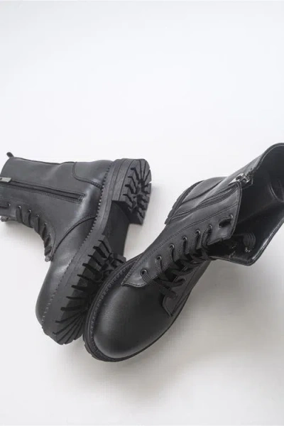 Prologue Shoes Singa Boot In Black