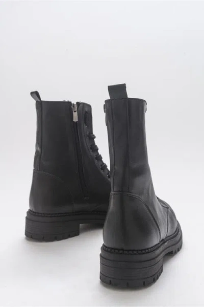 Prologue Shoes Singa Boot In Black