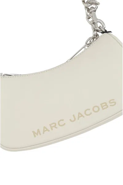 Marc Jacobs Contemporary White Shoulder Bag With Adjustable Chain And Embossed Logo In White